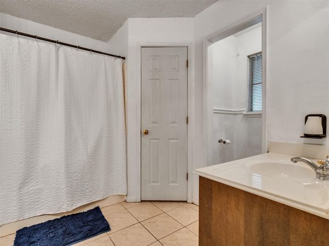 213 Valley Brook Drive, La Porte, TX 77571