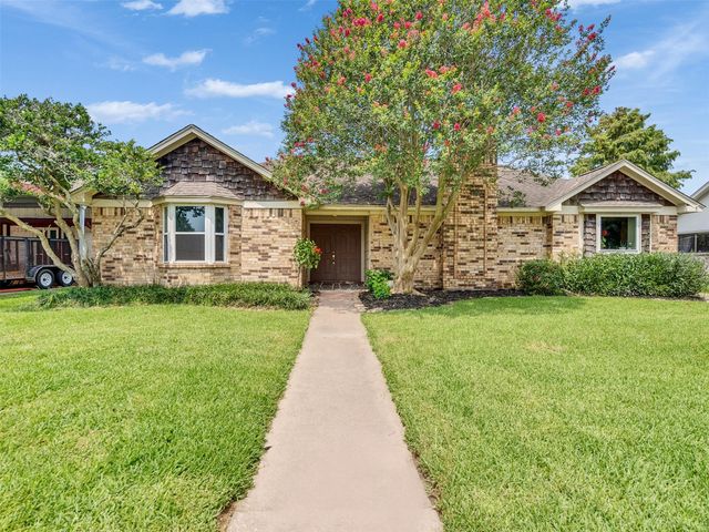 213 Valley Brook Drive, La Porte, TX 77571