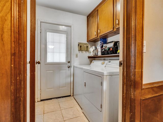 213 Valley Brook Drive, La Porte, TX 77571