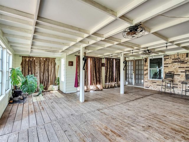 213 Valley Brook Drive, La Porte, TX 77571