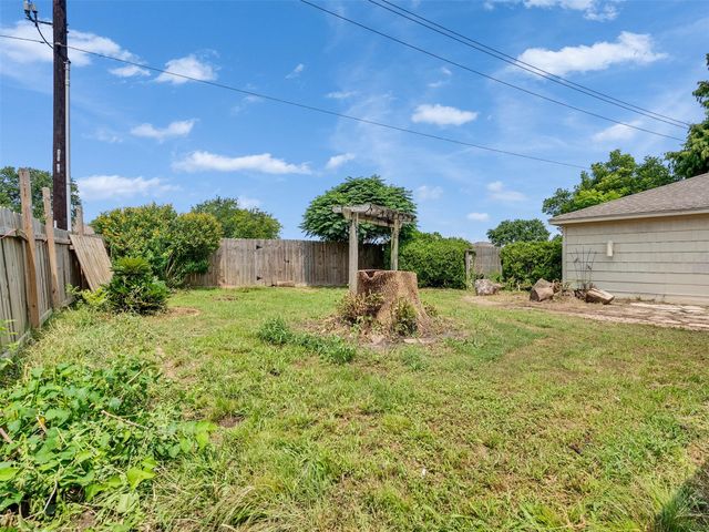 213 Valley Brook Drive, La Porte, TX 77571