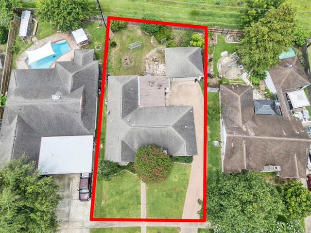 213 Valley Brook Drive, La Porte, TX 77571