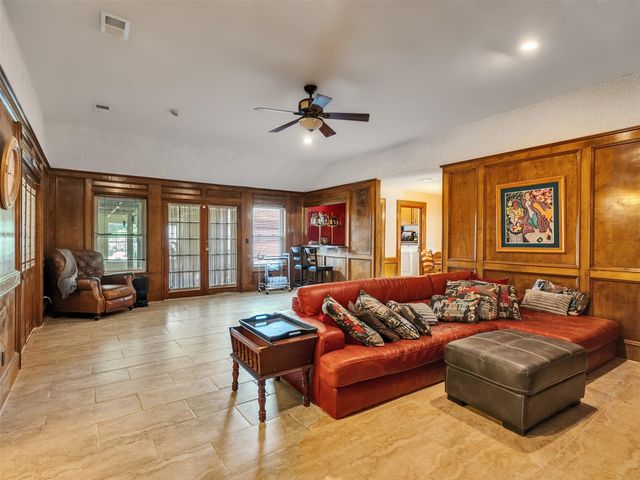 213 Valley Brook Drive, La Porte, TX 77571