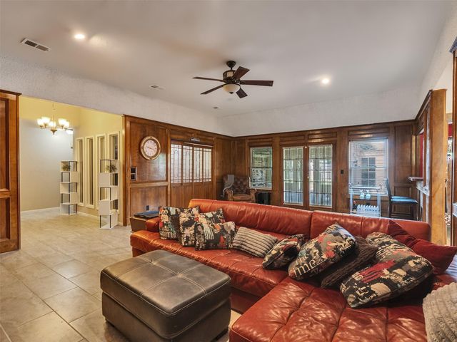 213 Valley Brook Drive, La Porte, TX 77571