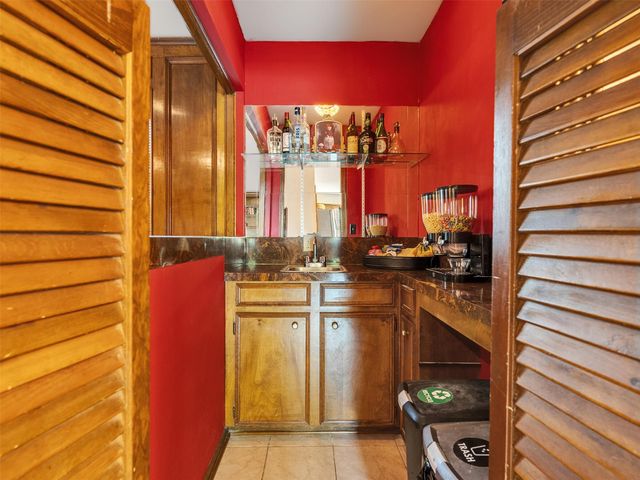 213 Valley Brook Drive, La Porte, TX 77571