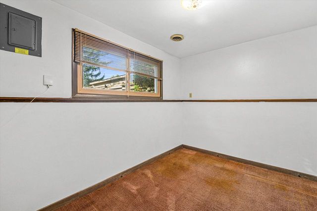 622 Clearview DRIVE, West Bend, WI 53090