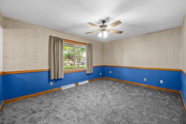 622 Clearview DRIVE, West Bend, WI 53090