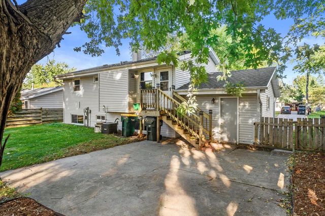 622 Clearview DRIVE, West Bend, WI 53090