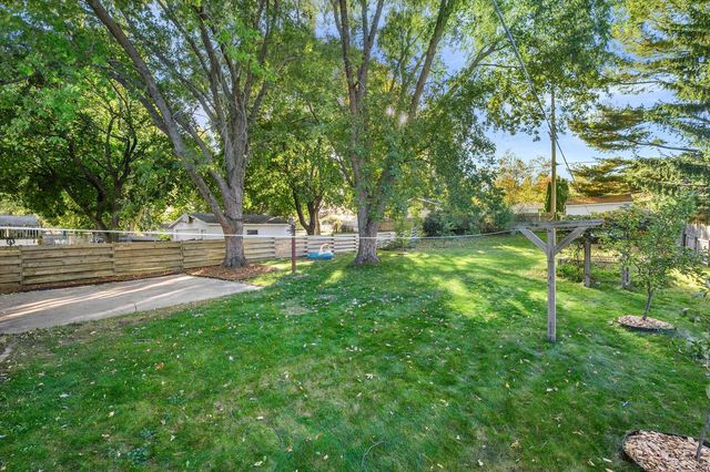 622 Clearview DRIVE, West Bend, WI 53090