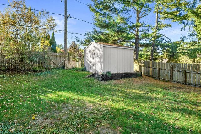 622 Clearview DRIVE, West Bend, WI 53090