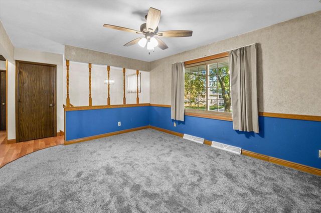 622 Clearview DRIVE, West Bend, WI 53090