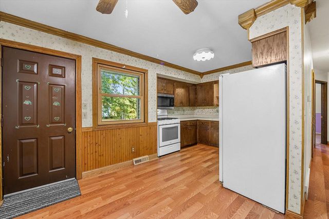 622 Clearview DRIVE, West Bend, WI 53090