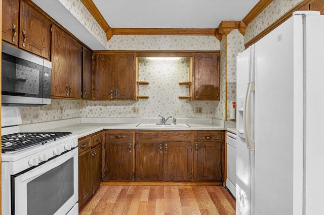 622 Clearview DRIVE, West Bend, WI 53090