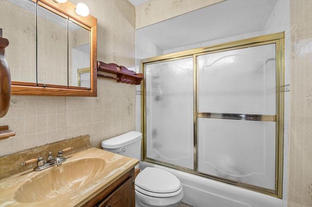 622 Clearview DRIVE, West Bend, WI 53090