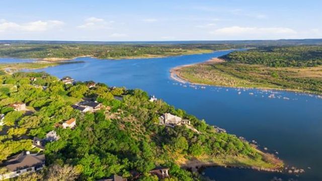 406 Coventry RD, Spicewood, TX 78669