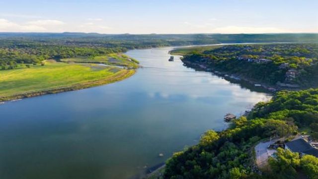 406 Coventry RD, Spicewood, TX 78669