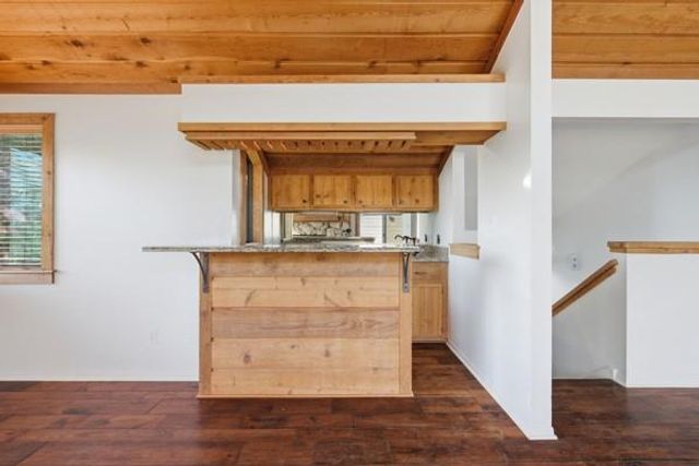 406 Coventry RD, Spicewood, TX 78669