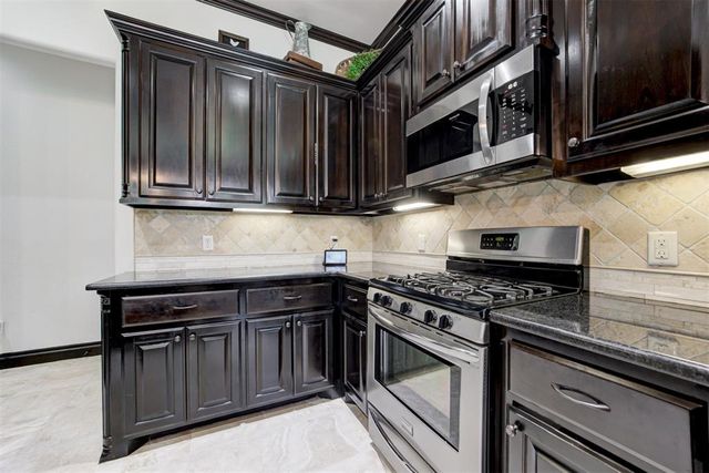 1401 Jaxon Court, Yukon, OK 73099