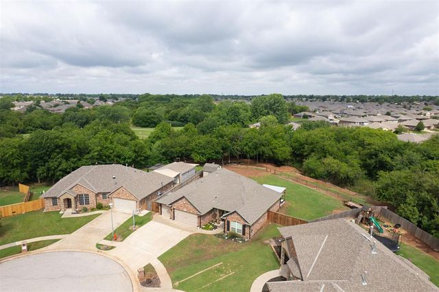 1401 Jaxon Court, Yukon, OK 73099