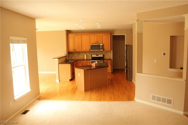 37603 Stoney Lake Drive, North Ridgeville, OH 44039