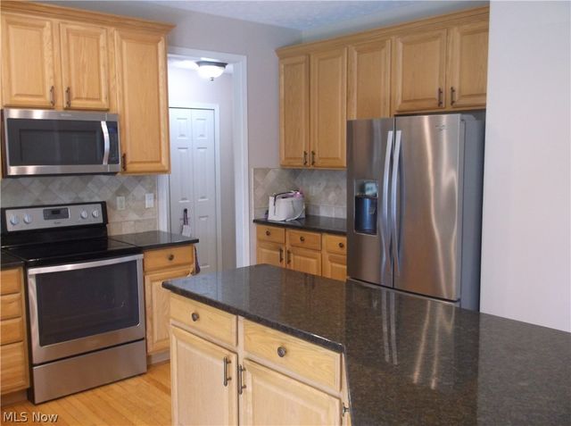 37603 Stoney Lake Drive, North Ridgeville, OH 44039