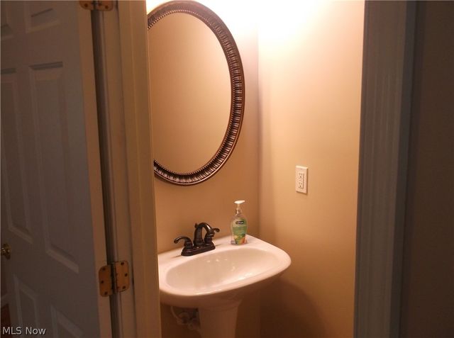 37603 Stoney Lake Drive, North Ridgeville, OH 44039