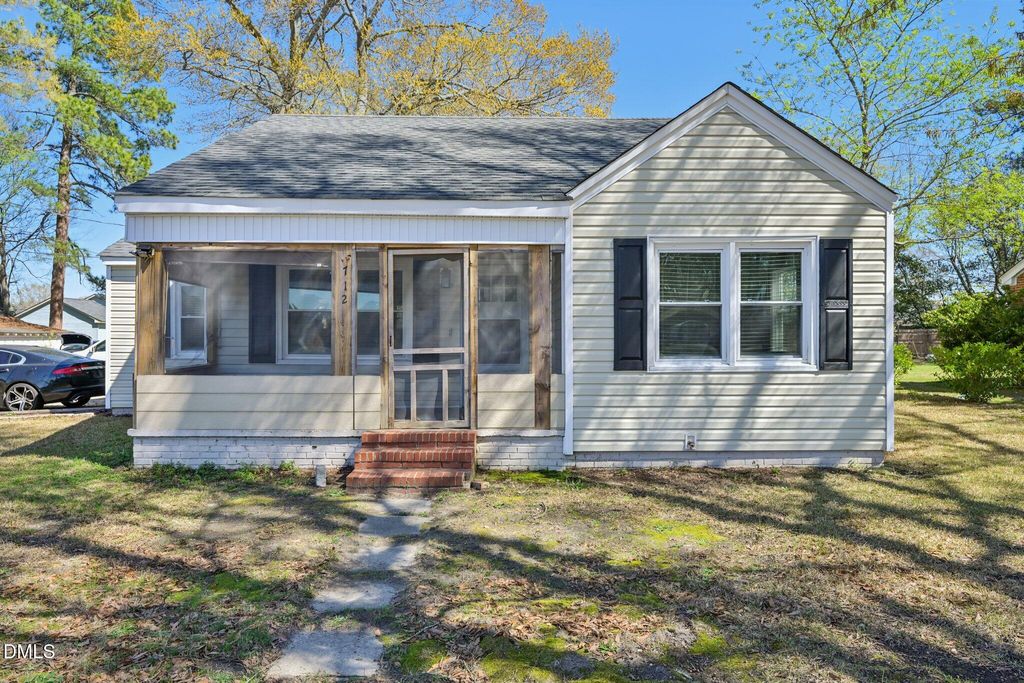 712 Fairground Road, Dunn, NC 28334