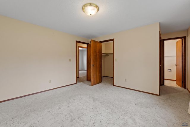 2708 RAYMOND DR, Rapid City, SD 57702