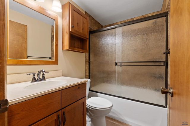 2708 RAYMOND DR, Rapid City, SD 57702