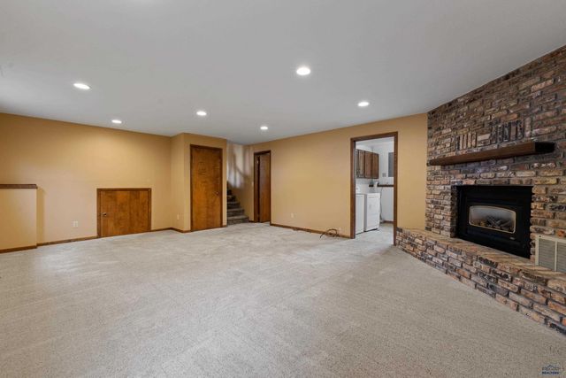 2708 RAYMOND DR, Rapid City, SD 57702