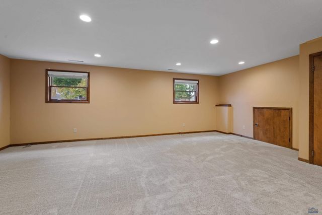 2708 RAYMOND DR, Rapid City, SD 57702