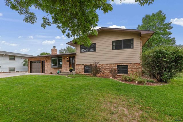 2708 RAYMOND DR, Rapid City, SD 57702