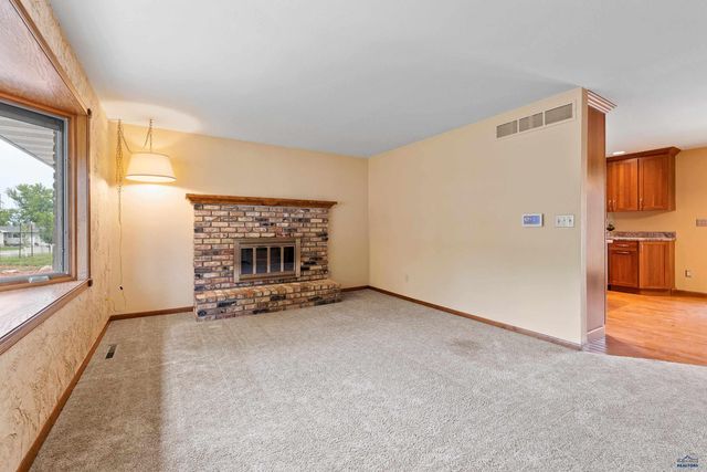 2708 RAYMOND DR, Rapid City, SD 57702