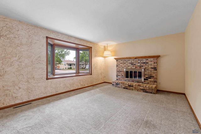 2708 RAYMOND DR, Rapid City, SD 57702