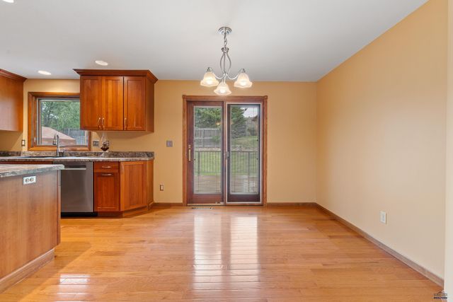 2708 RAYMOND DR, Rapid City, SD 57702