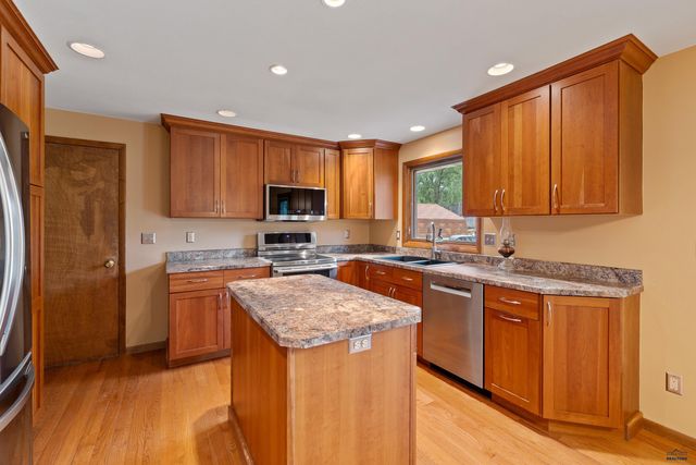 2708 RAYMOND DR, Rapid City, SD 57702