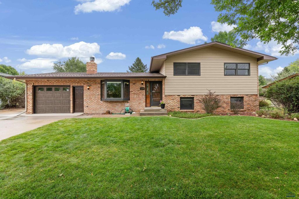 2708 RAYMOND DR, Rapid City, SD 57702