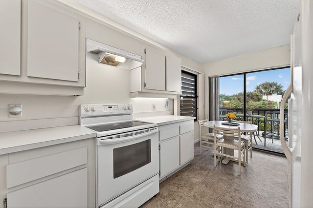 2491 NE Ocean Boulevard 106, Stuart, FL 34996