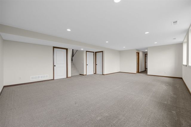 1985 Royal Oak Ridge Road, Marion, IA 52302