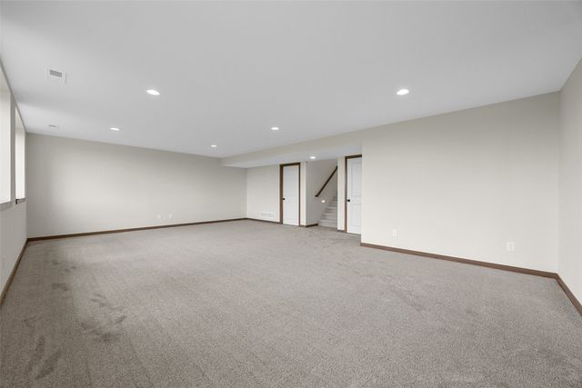 1985 Royal Oak Ridge Road, Marion, IA 52302