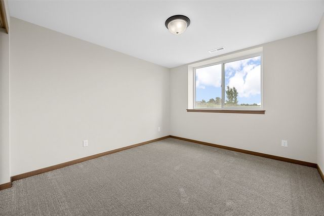 1985 Royal Oak Ridge Road, Marion, IA 52302