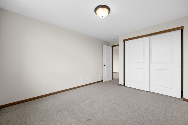 1985 Royal Oak Ridge Road, Marion, IA 52302
