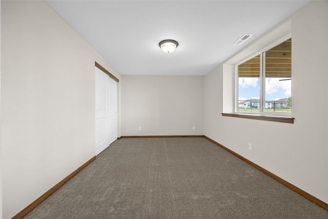 1985 Royal Oak Ridge Road, Marion, IA 52302