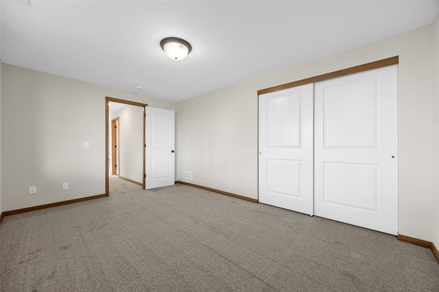 1985 Royal Oak Ridge Road, Marion, IA 52302