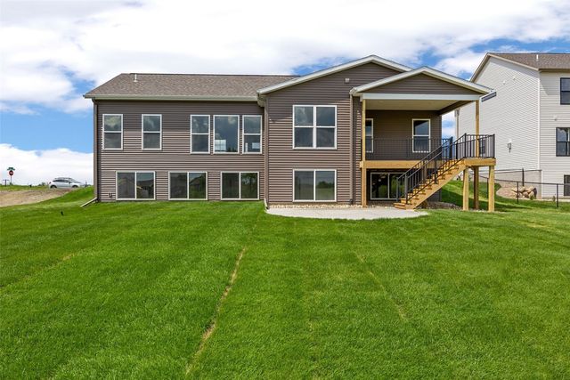 1985 Royal Oak Ridge Road, Marion, IA 52302