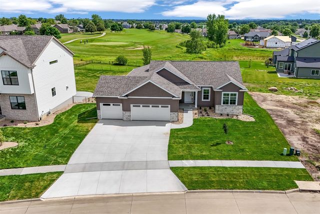 1985 Royal Oak Ridge Road, Marion, IA 52302
