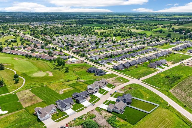 1985 Royal Oak Ridge Road, Marion, IA 52302