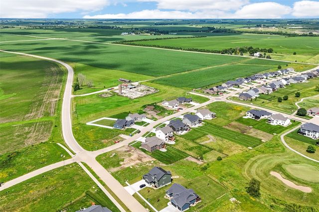 1985 Royal Oak Ridge Road, Marion, IA 52302