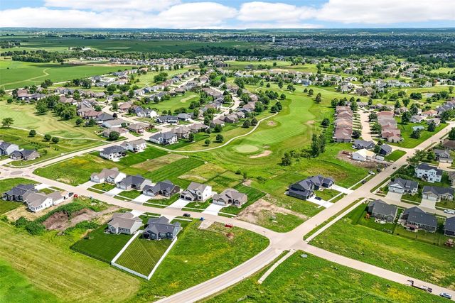 1985 Royal Oak Ridge Road, Marion, IA 52302