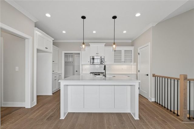 8283 Brockway Street, Lenexa, KS 66220